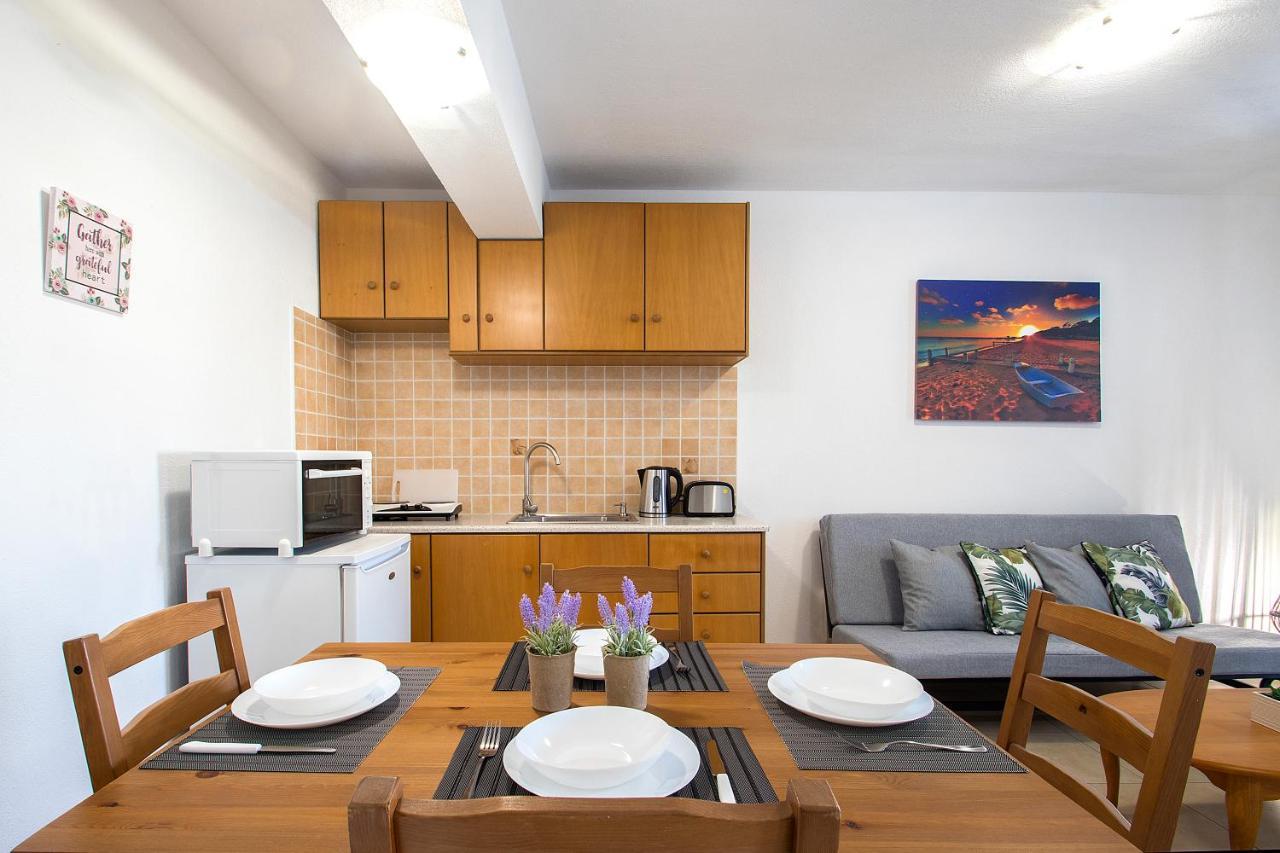D & E Apartments Skiathos-stad Buitenkant foto