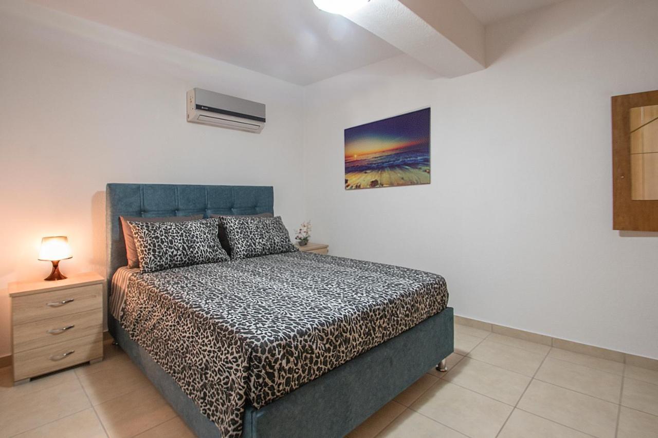D & E Apartments Skiathos-stad Buitenkant foto