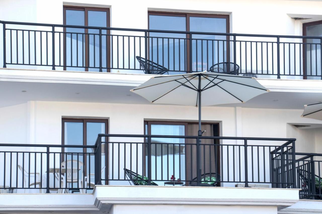 D & E Apartments Skiathos-stad Buitenkant foto