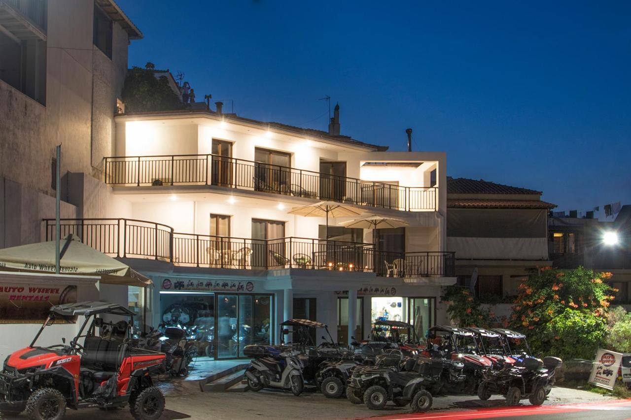 D & E Apartments Skiathos-stad Buitenkant foto
