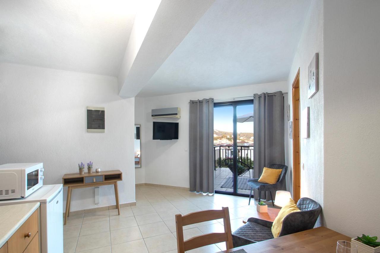 D & E Apartments Skiathos-stad Buitenkant foto